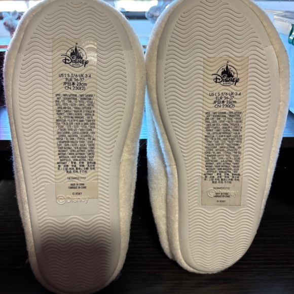 Eeyore house slippers- 5/6 - Picture 2 of 2